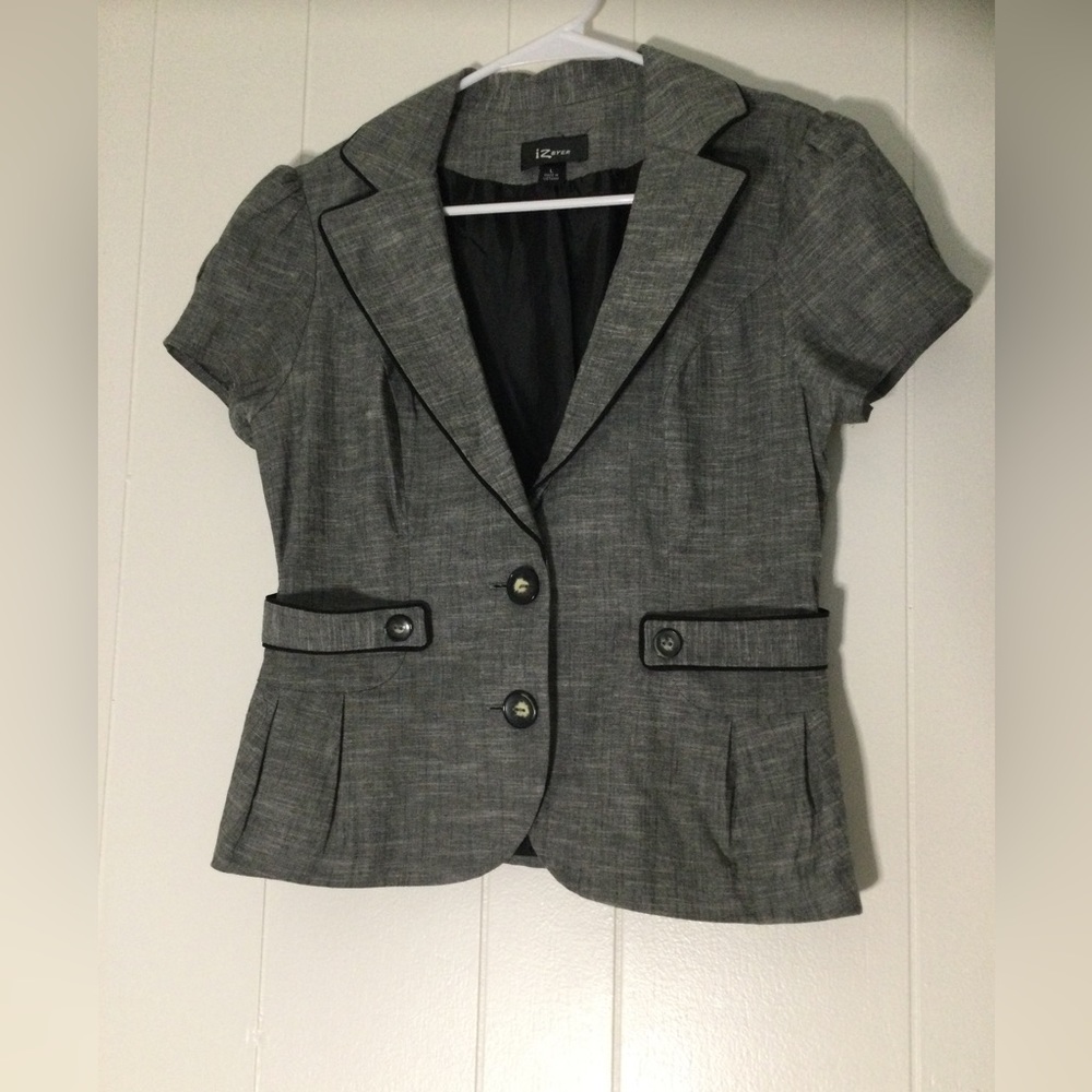 New, Iz Byer, Gray lined with black short-sleeved Blazer Jacket, Size: large.